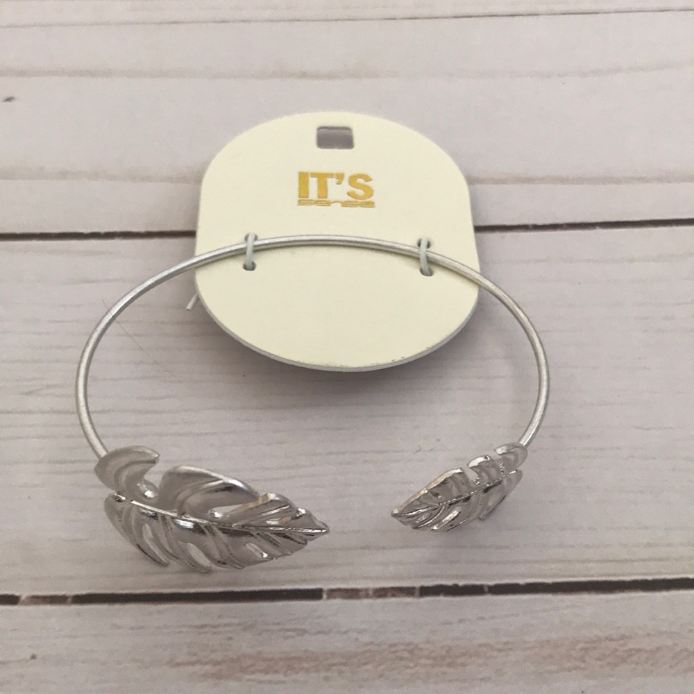 ⭐️NEW⭐️. Leaf Bracelet Cuff